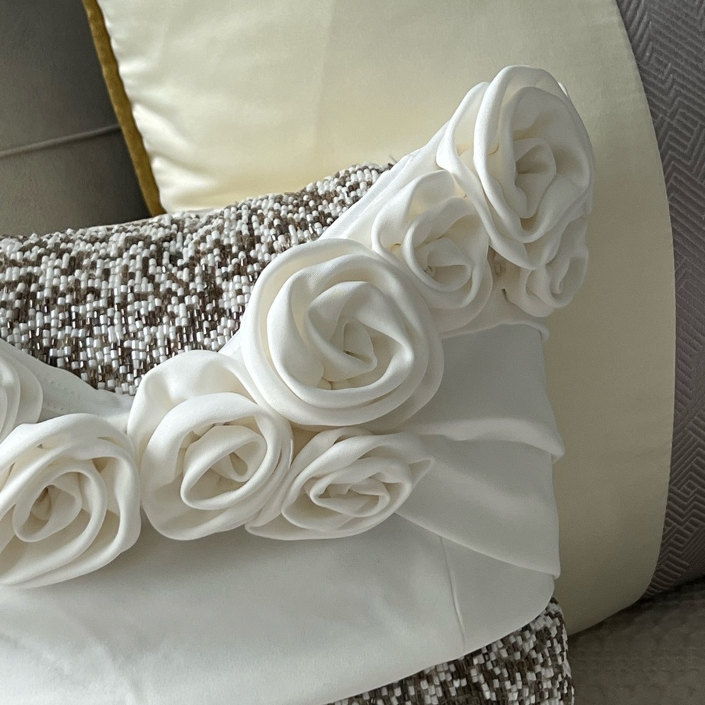 Meshki White Strapless Rose Appliqué Crop Top - Picture 6 of 10